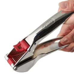 Zyliss Easy Release Garlic Press -Cookware Shop DKS 1404 3