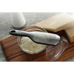 Microplane Elite Coarse Grater Black -Cookware Shop DKS 15300 3