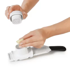 OXO Good Grips Garlic Slicer 9 OXO Good Grips Garlic Slicer -Cookware Shop KHA 1178600 3