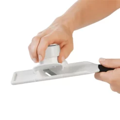 OXO Good Grips Garlic Slicer 11 OXO Good Grips Garlic Slicer -Cookware Shop KHA 1178600 5