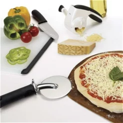 OXO Good Grips Pizza Wheel Cutter Black -Cookware Shop KHA 26681 3