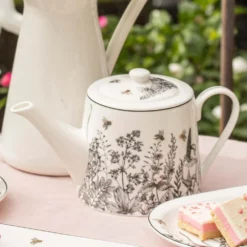 Ashdene Queen Bee Infuser Teapot 900ml -Cookware Shop LAD 521013 3