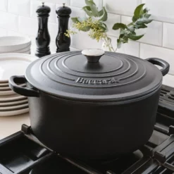 Baccarat Le Connoisseur 29cm Cast Iron Round French Oven With Lid Black 6.3L -Cookware Shop PCP 1027443 2