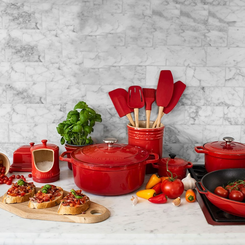 Chasseur 28cm/6.3 Litres Round Inferno Red French Oven 4 Chasseur 28cm/6.3 Litres Round Inferno Red French Oven - Image 2