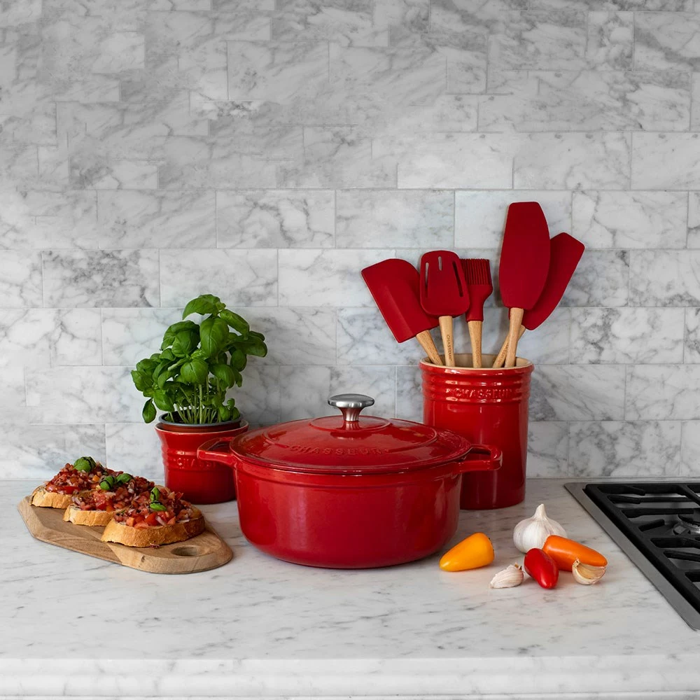 Chasseur 28cm/6.3 Litres Round Inferno Red French Oven 6 Chasseur 28cm/6.3 Litres Round Inferno Red French Oven - Image 4